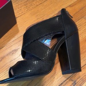 Stylish shoe Kelsi Dagger brand